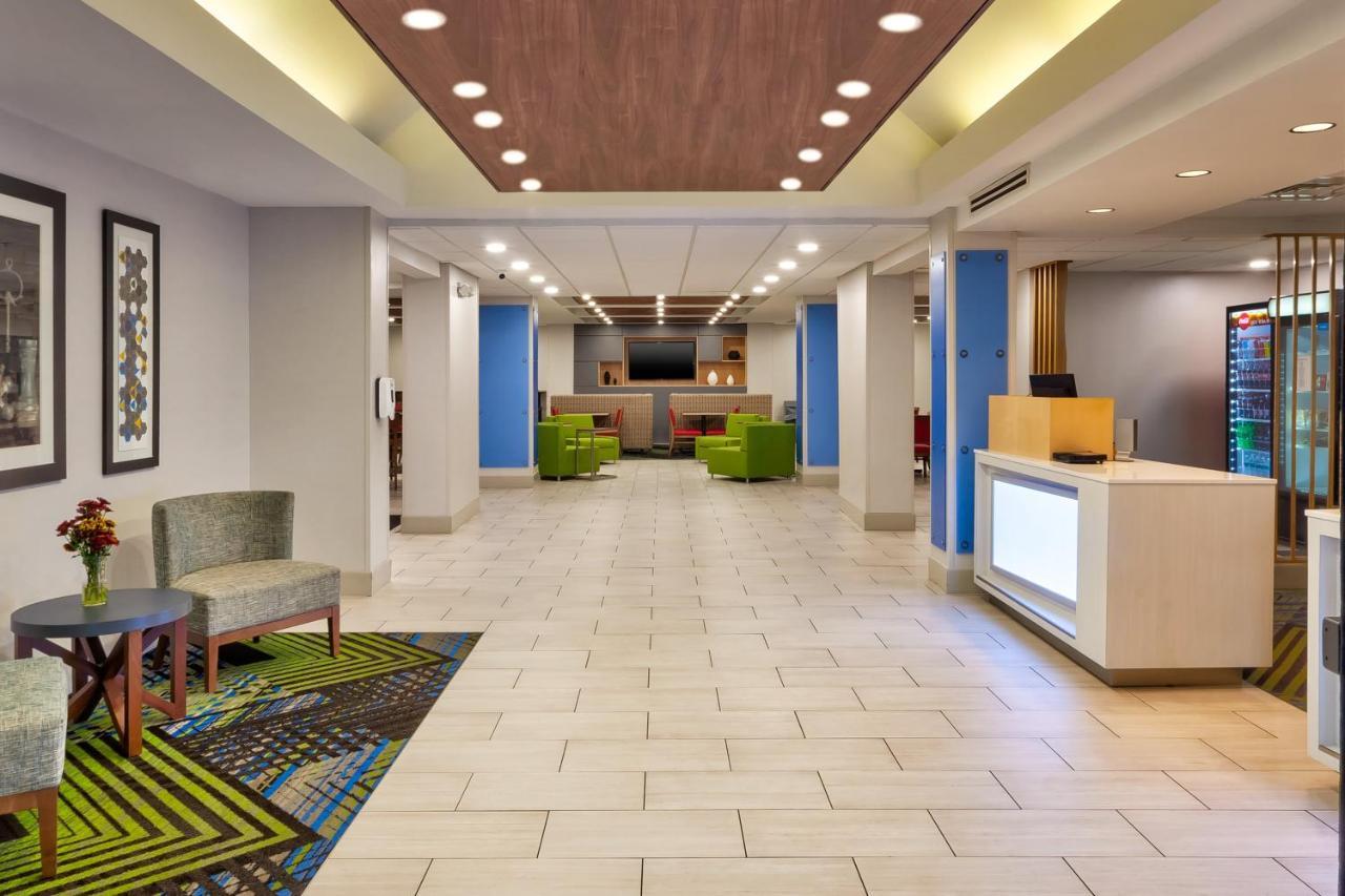 Holiday Inn Express & Suites Chesapeake By Ihg Exterior foto