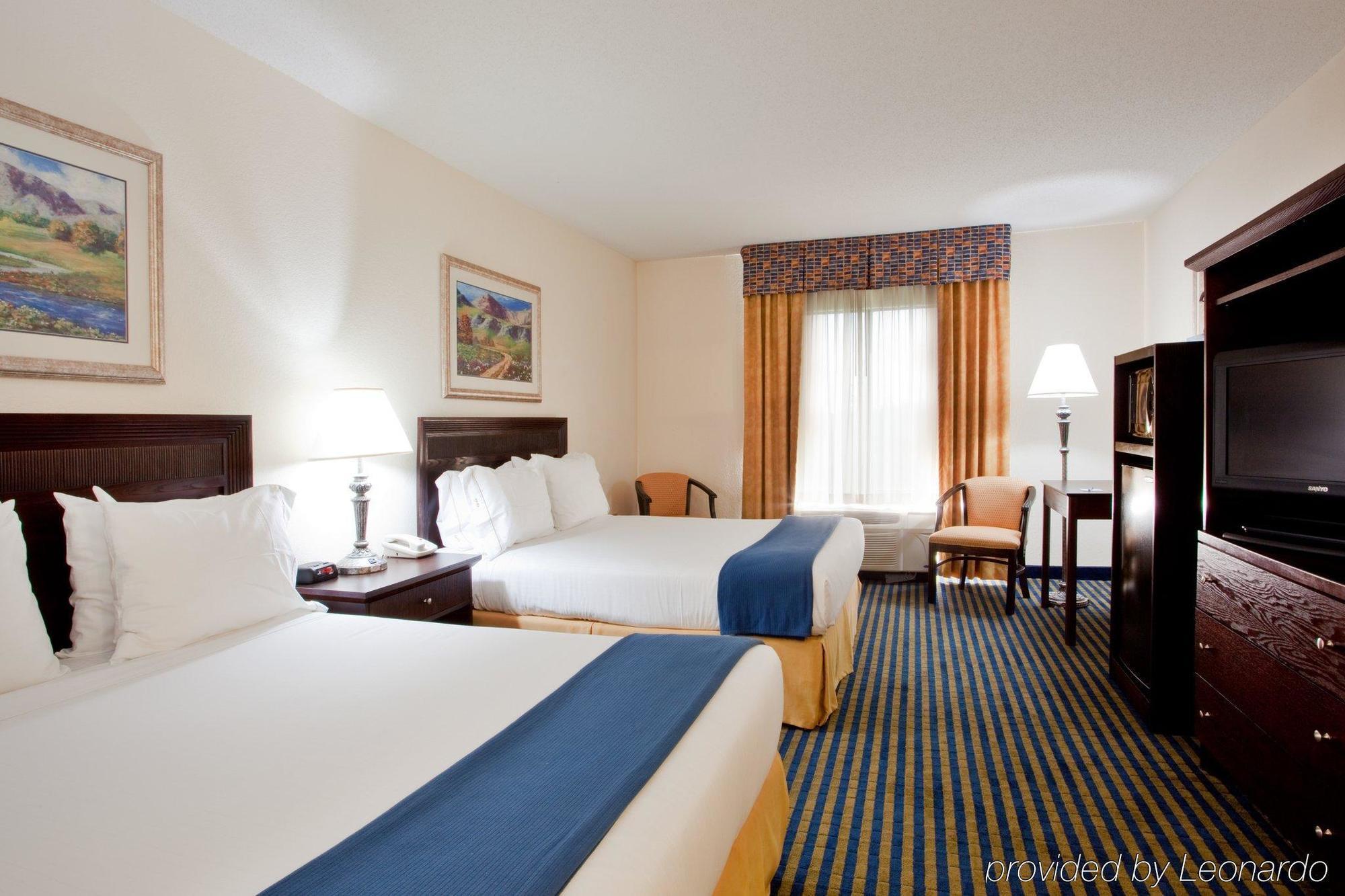 Holiday Inn Express & Suites Chesapeake By Ihg Exterior foto