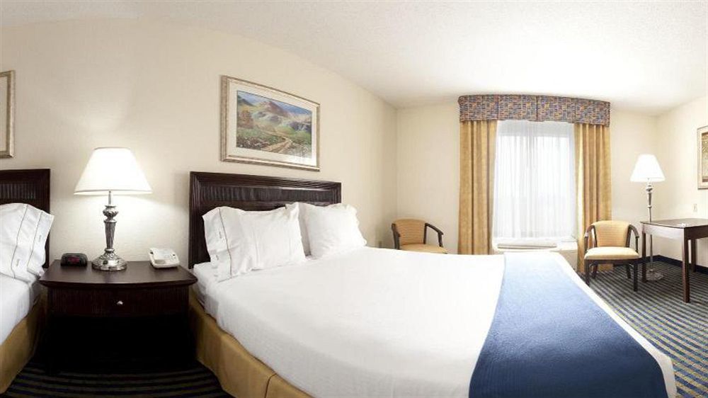 Holiday Inn Express & Suites Chesapeake By Ihg Exterior foto